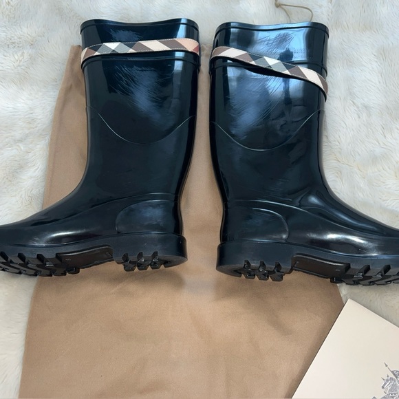 Burberry Rain Boots Nova Check Strap - Picture 3 of 7